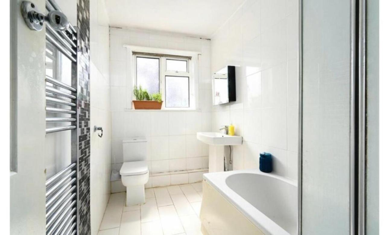 Apartment Lavish Finsbury Park 3 Mins Walk Retreat *